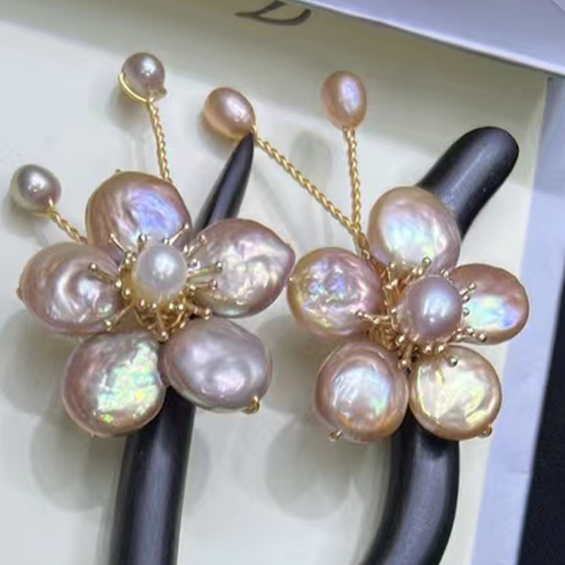Elegantly Designed Ladies Pearl Hairpin with Floral Accent - Traditional Chinese Jewelry