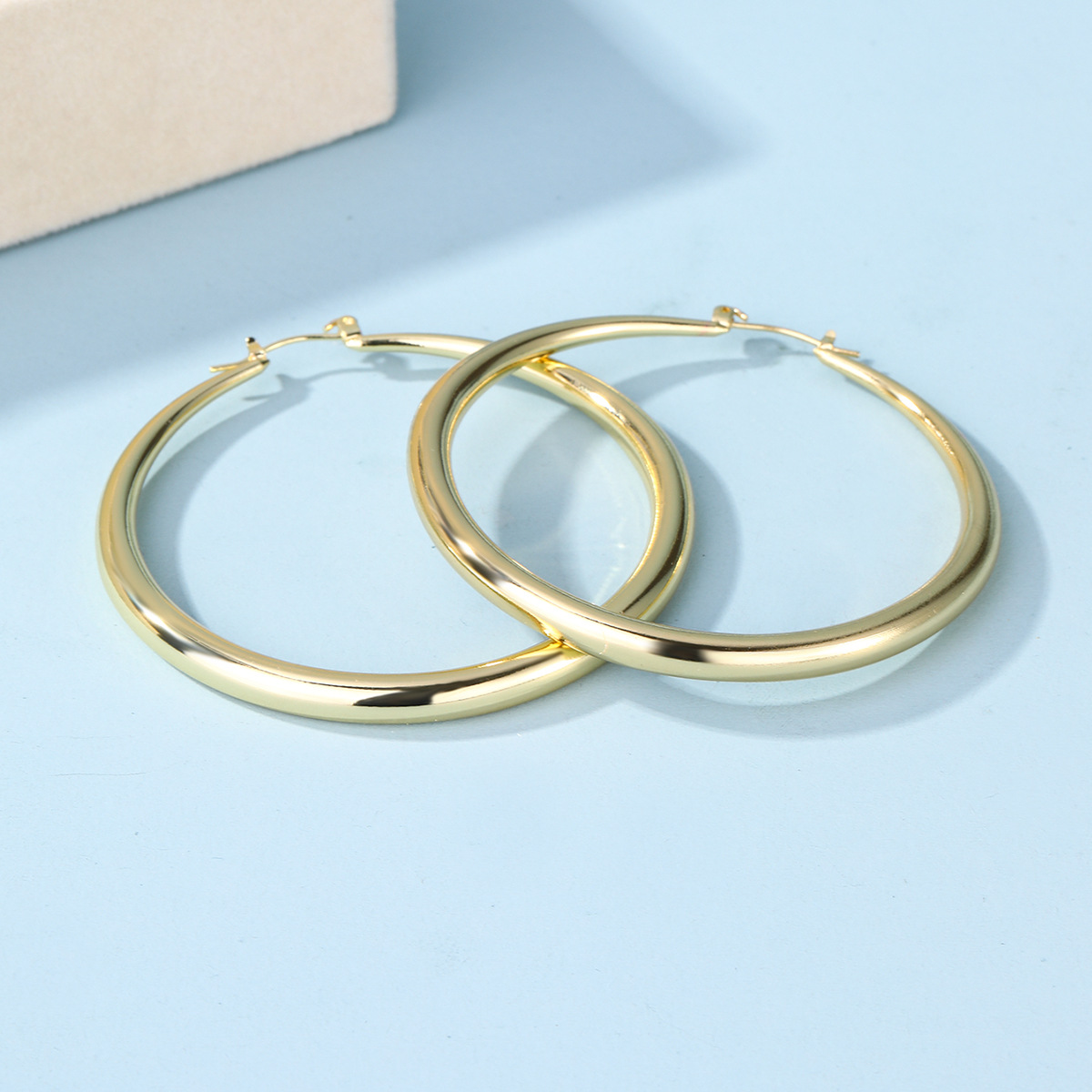 Hot selling European and American Cross border Alloy Earrings Simple yet Exaggerated Large Circle Design for Stylish and Versatile Women Accessories
