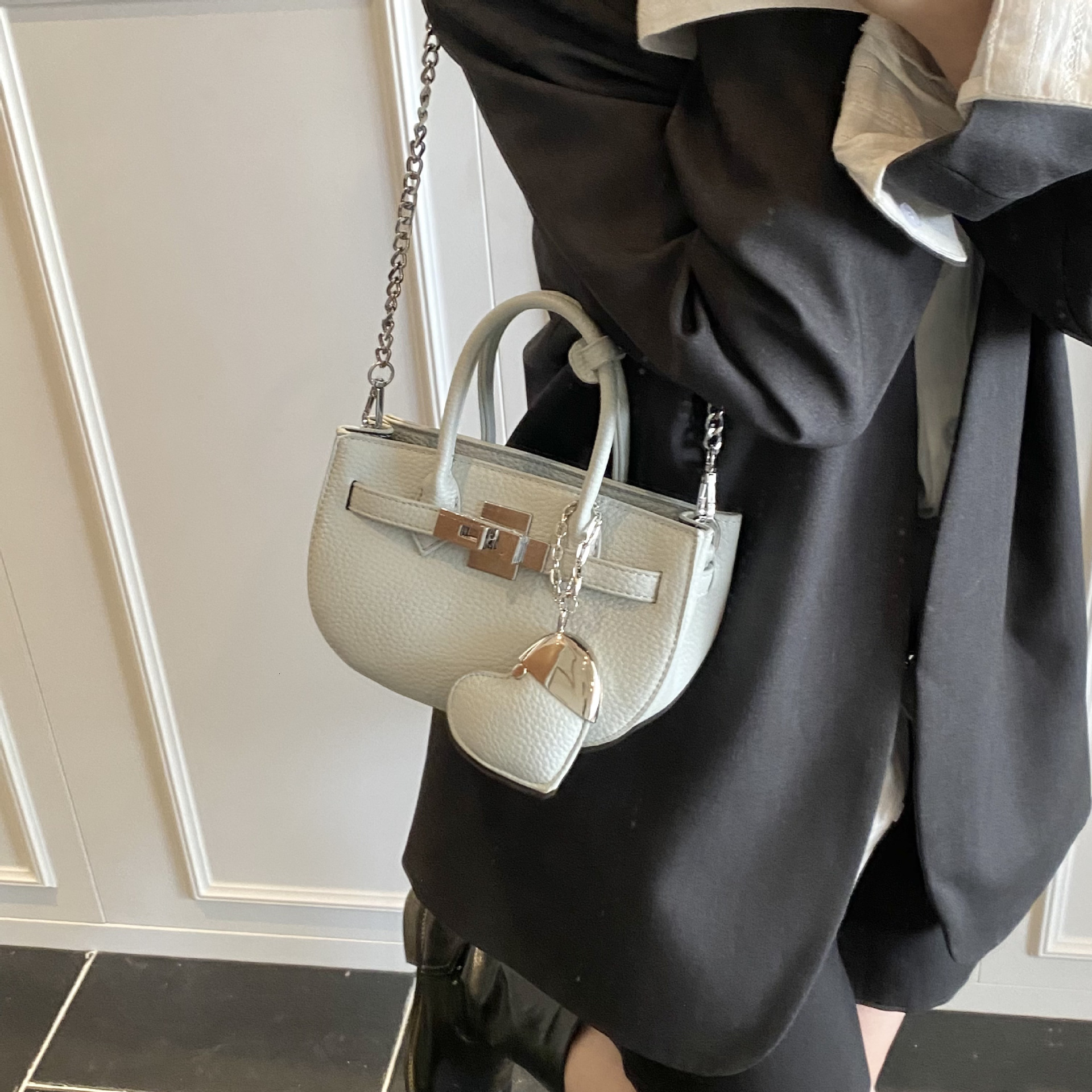 High-end Fashion Chain Handbag for Women 2025 New Korean Style Niche Commuter Versatile Shoulder Crossbody Bag