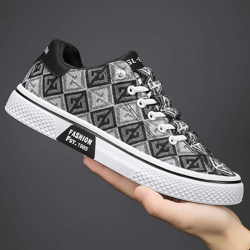 Summer 2025 New Trendy Versatile Breathable Casual Canvas Shoes Men's Round Head Low Top Flat Bottom Men's Board Shoes Designer Shoes Free S