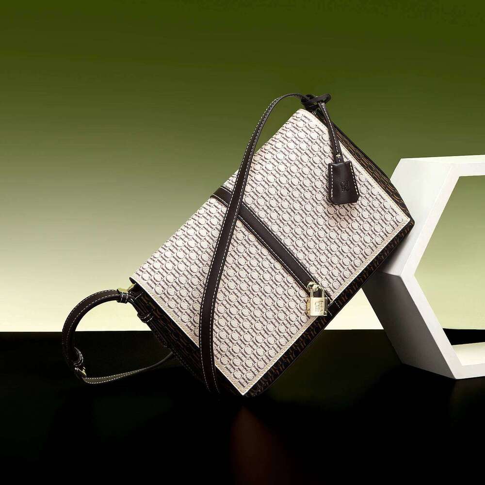 Retro Design Women's Fashionable And Diverse Business Commuter Large Capacity New Shoulder Bag