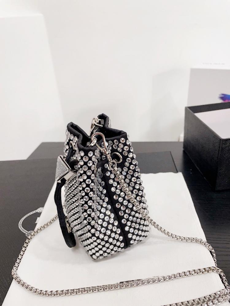 Popular mini niche design 2025 women's bag fashion rhinestone bag chain bucket crossbody bag