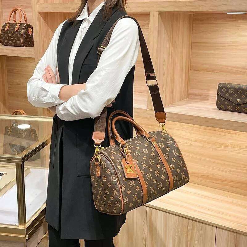 Women's Bags Designer Ladies' Light Handbag New Spring Designer Fashion Retro Handheld Shoulder Large Capacity Crossbody Bag