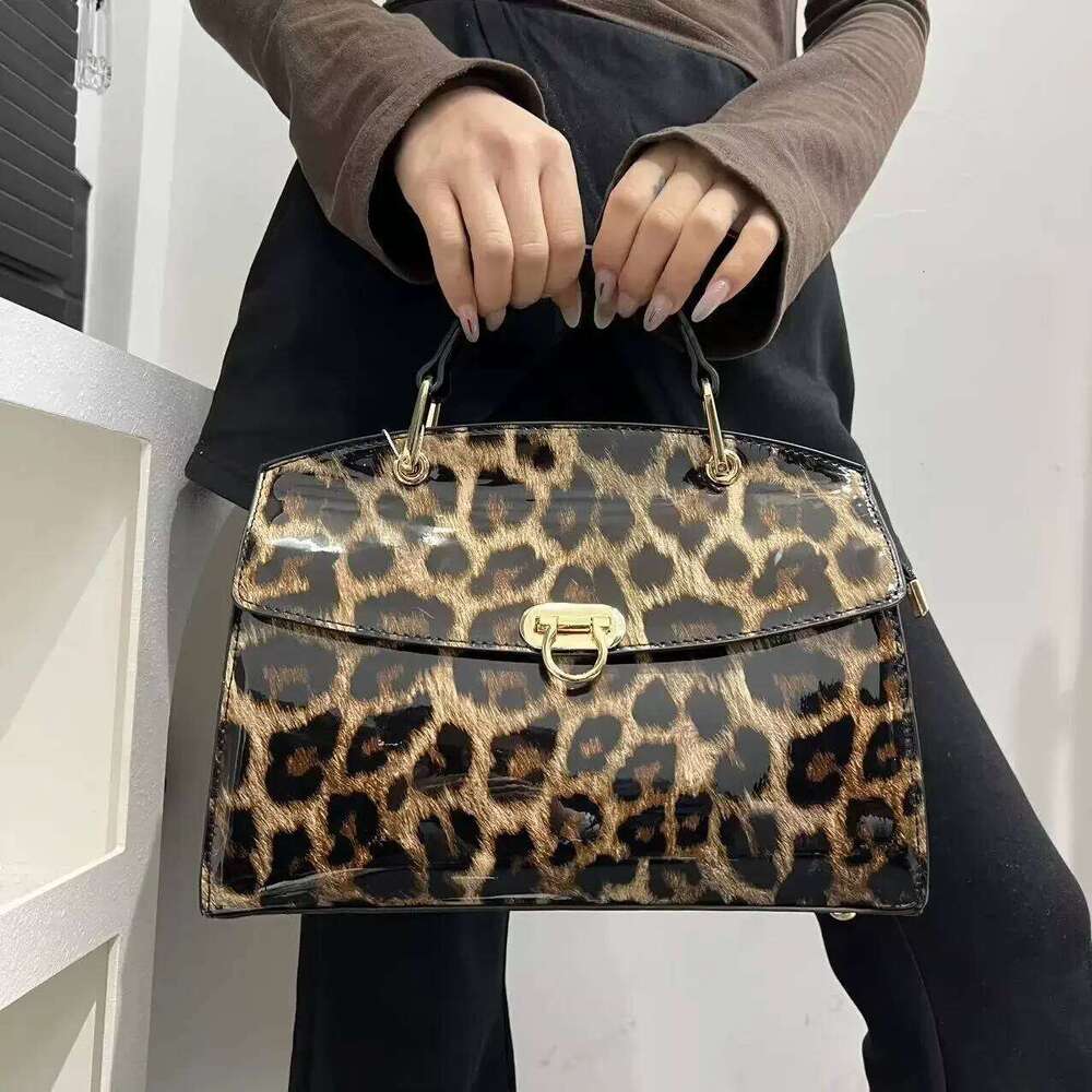 Women's Bags Designer Ladies' Fashionable Personalized Leopard Print Tote With Large Capacity And Bright Surface, Elegant Flip Shoulder Bag