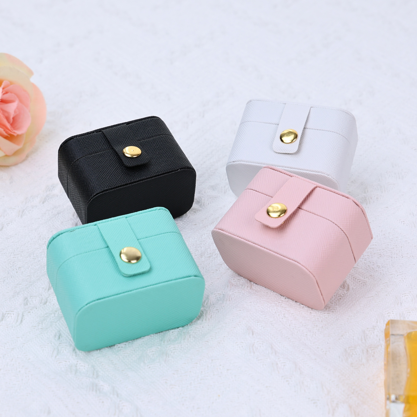 Portable PU Leather Jewelry Case for Travel - Compact and Sturdy
