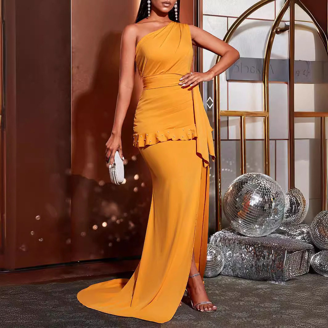 Unique design style with one shoulder elegant and pure color dress for women