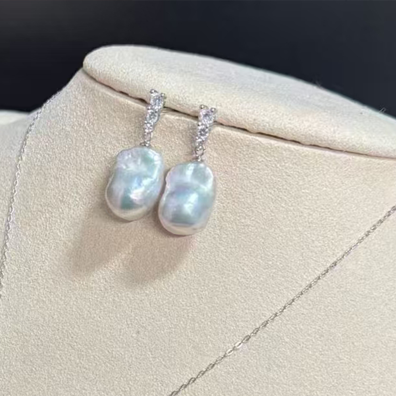 Luxurious Gold Finish Pearls Accessory Collection: Studs + Choker Style Chain with Storage Case for Women's Fashion Ensemble