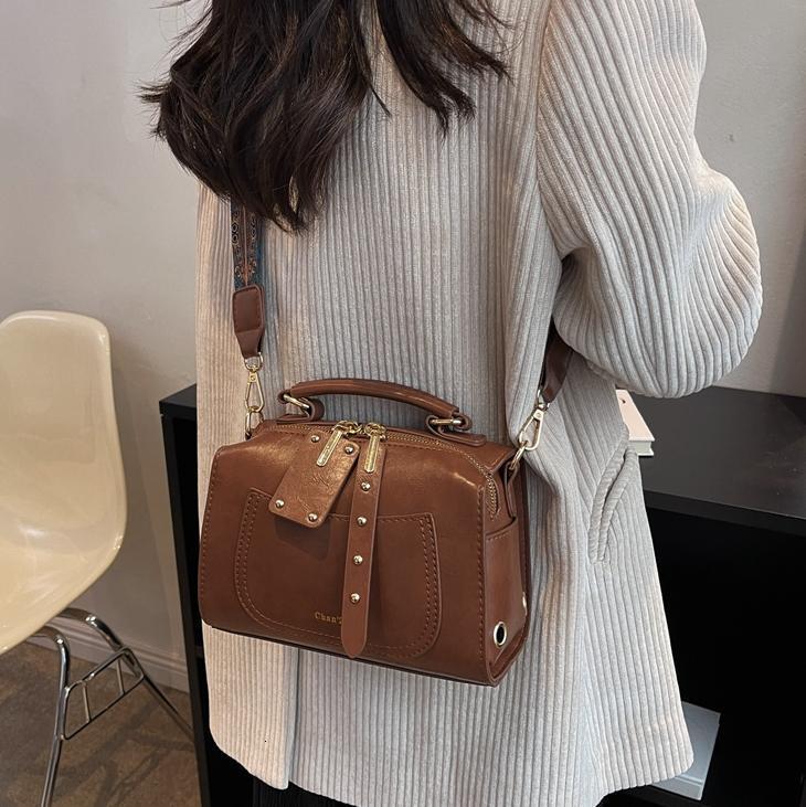 Free Shipping Designer Bag Women's Fashion Handbag Boston Bag 2025 New Casual Shoulder Bag Simple And Multifunctional Handheld Crossbody Bag