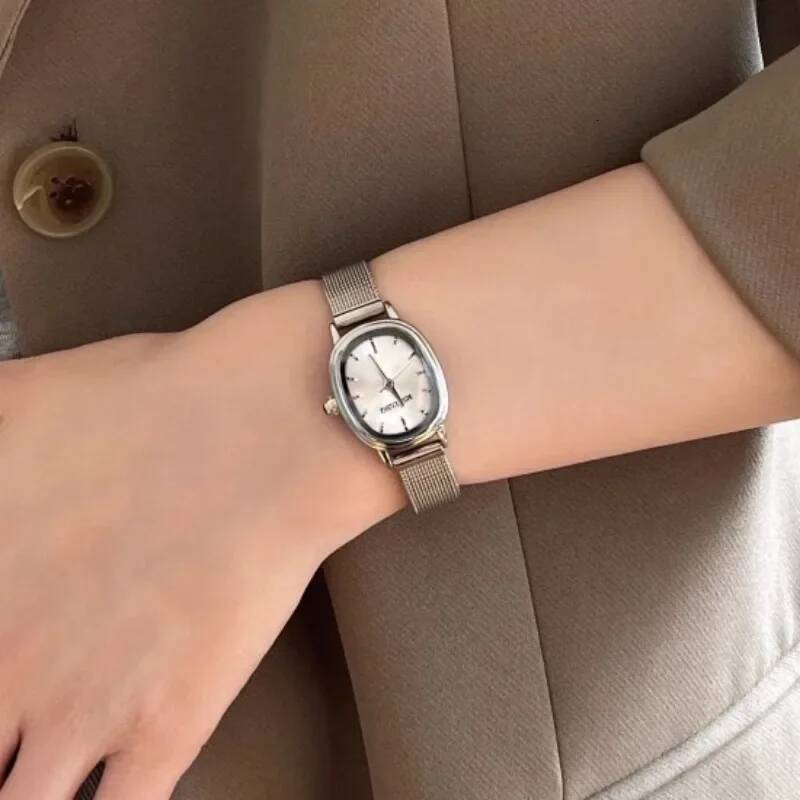 Small Oval Dial Green Simple Stainless Steel Ladies Wristwatches Brand Women Gift Quartz Watch Dropshipping