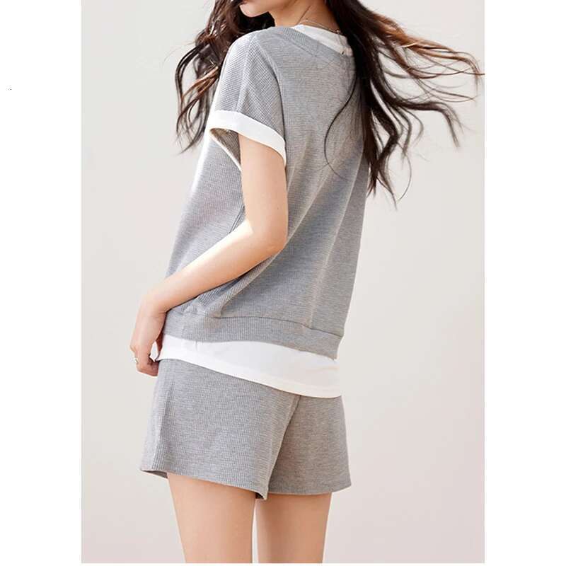 Woman Solid Round Neck Knitted Pullover Loose Comfortable Fake T-Shirt Shorts Two-Piece Set Fashion New