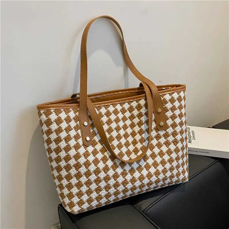 Simple commuting leisure style large bag new trendy and fashionable plaid shoulder bag large capacity tote bag W250524