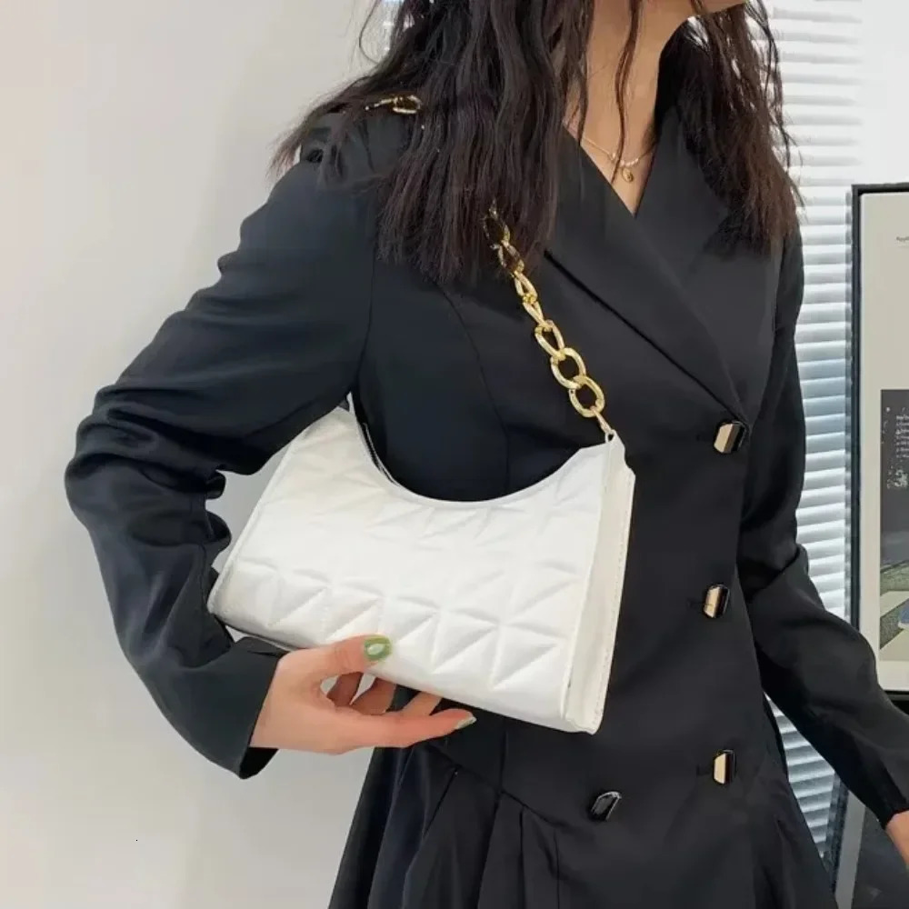 Womens Advanced Diamond Bag Trend All-match Shoulder Bag Niche Chain Handbag Female Fashion Texture Shopping Bag 250526