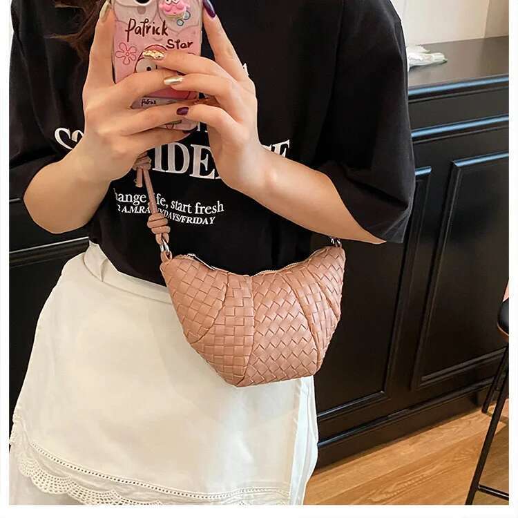 Premium Niche Design Hand-Woven Simple Croissant Crescent Shoulder Armpit Bag