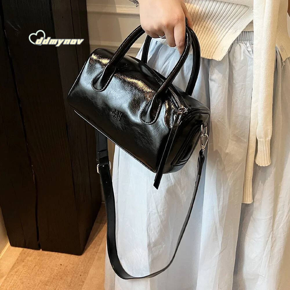 Handheld Bowling Women's New Fashion Trend, Niche Pillow Bag, Versatile Crossbody Bag ddmynov