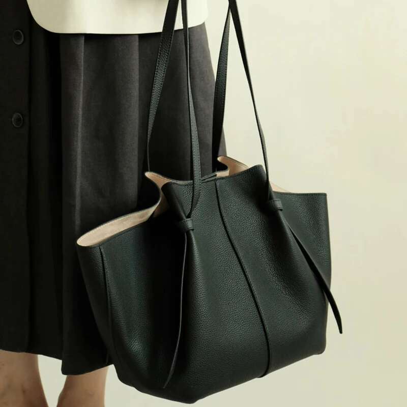 Top Layer Cowhide Large Capacity Tote Women s Leather Fashion Bat Versatile Commuter Handheld Wing Composite Bag bag