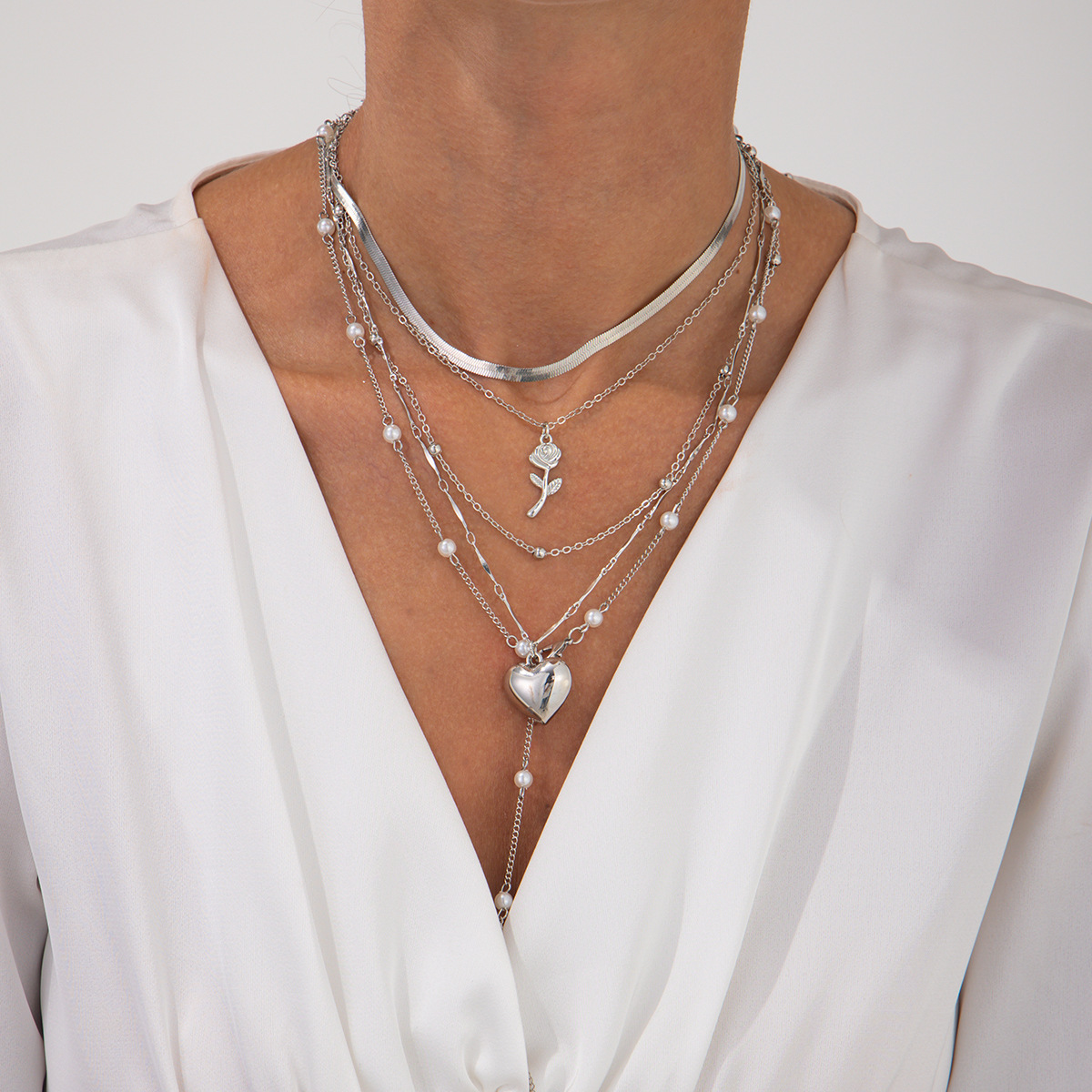 Sweet and cool ins rose heart shaped collarbone with temperament imitating pearl snake bone chain layered necklace