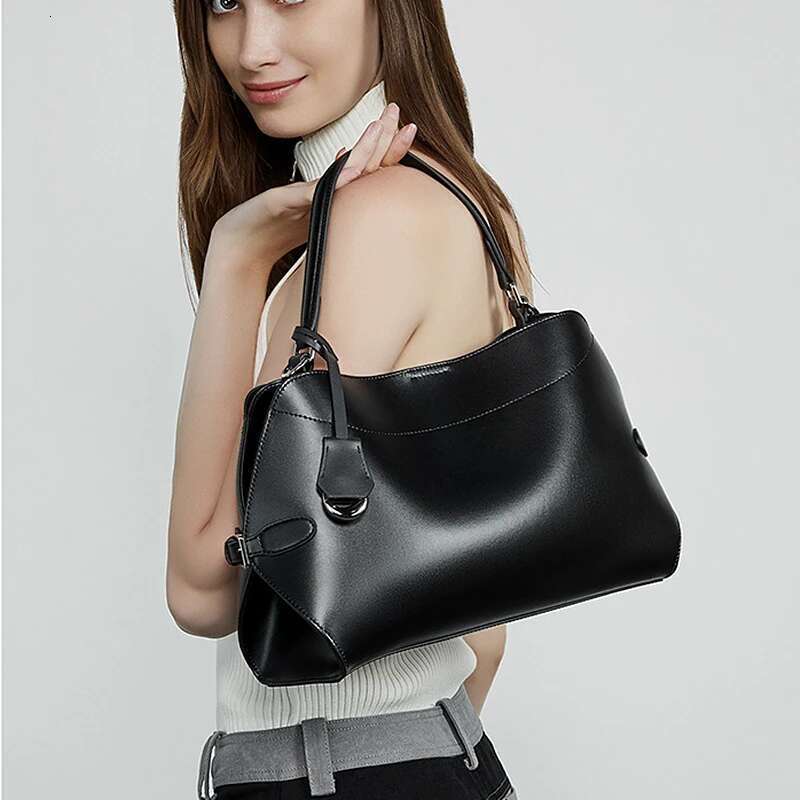 Toptrends Cowhide Genuine Leather Handbags For Women Designer Office Tote Shell Work Ladies Shoulder Crossbody Bags bag