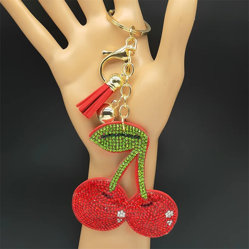 Cute Cherry Keychain Ring for Women and Men Red Rhinestone Summer Bag Charm Keyholder Fashion Jewelry Gift L250928XBVN
