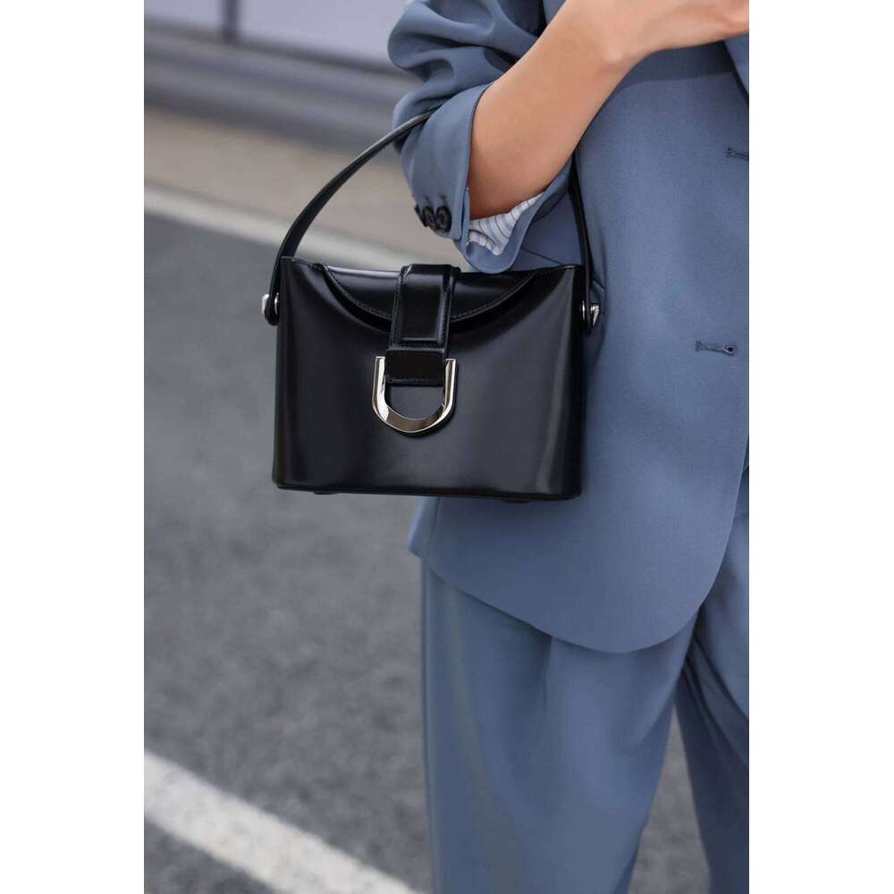 Ladies' fashionable leather horseshoe buckle single shoulder crossbody bag