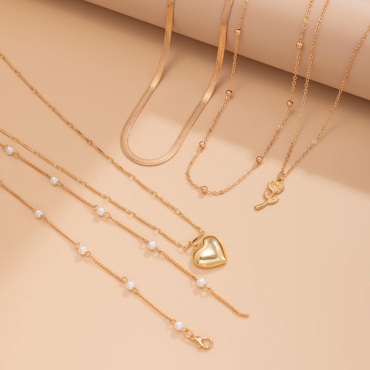 Sweet and cool ins rose heart shaped collarbone with temperament imitating pearl snake bone chain layered necklace