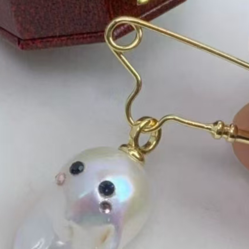 Elegant Ladies Pearl Brooch - Dainty Jewelry Accessory