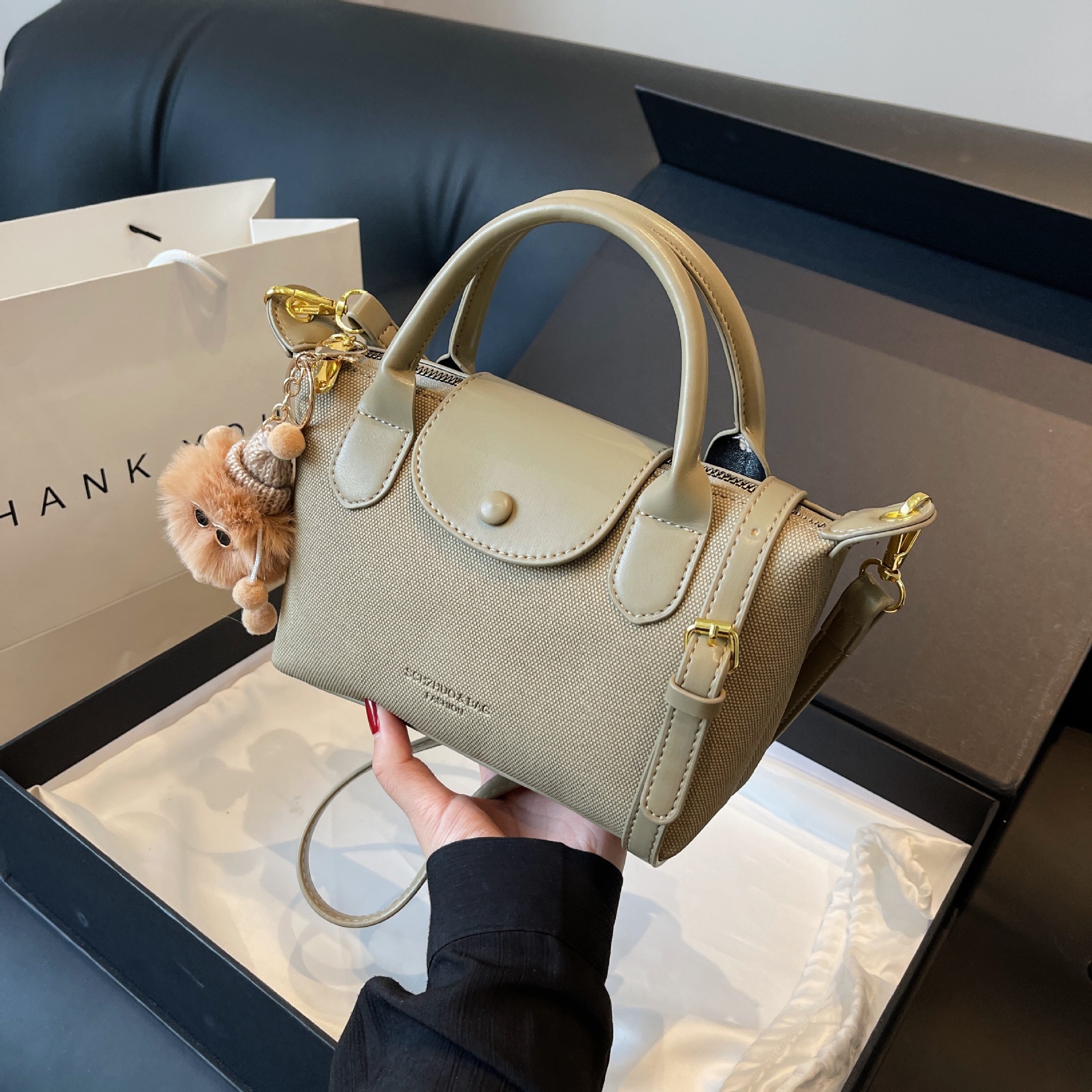 This year's popular minimalist dumpling 2024 new dragon bags Xiang high-end texture hand-held splicing single shoulder crossbody bag