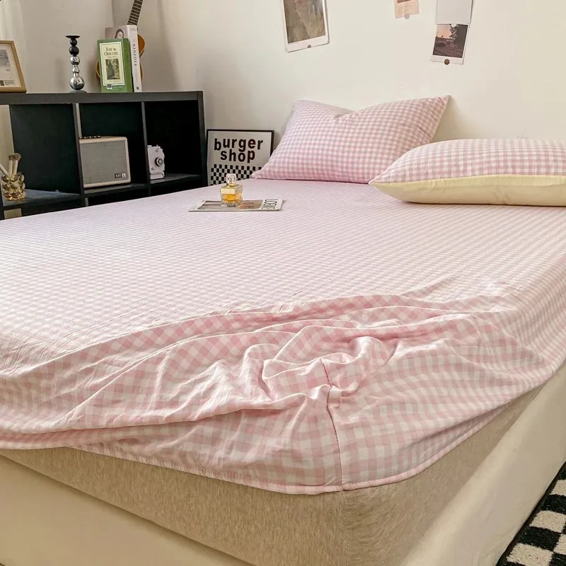 Bedding Sets 4Pcs Vintage French Printing Lace Ruffles Princess Set Milk Velvet Warm Quilt Cover Bed Skirt Bedspread Pillowcases 26RCA