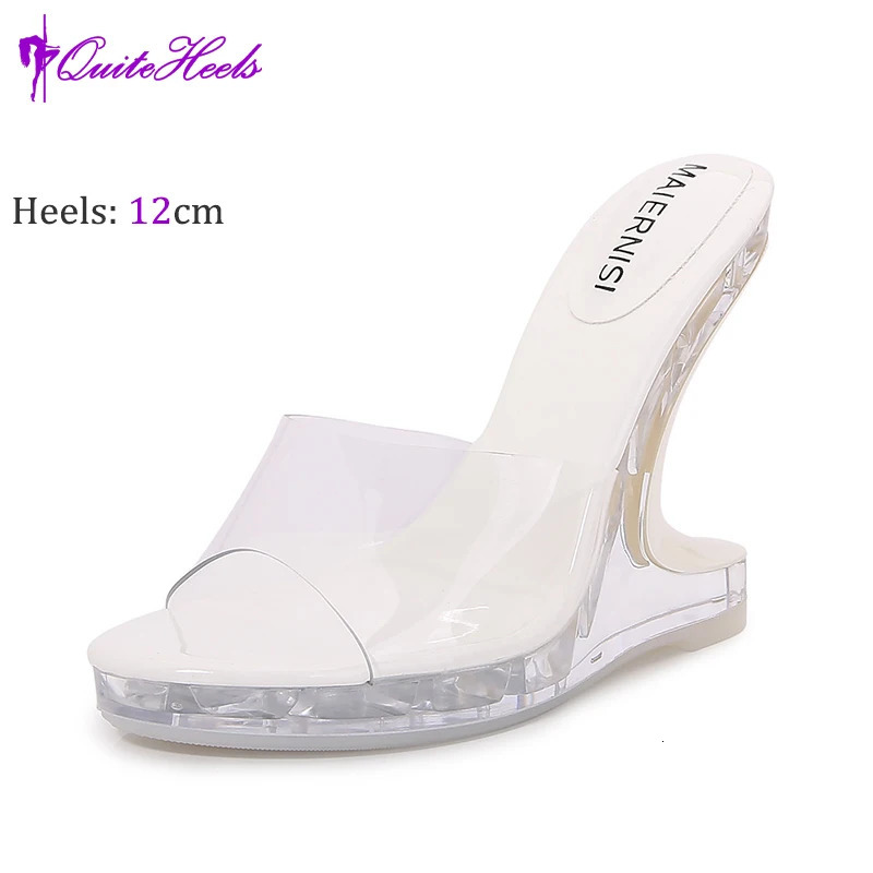 The summer highheeled sandals are versatile transparent banquet crystal shoes show the toes and worn with wedge hee 250526