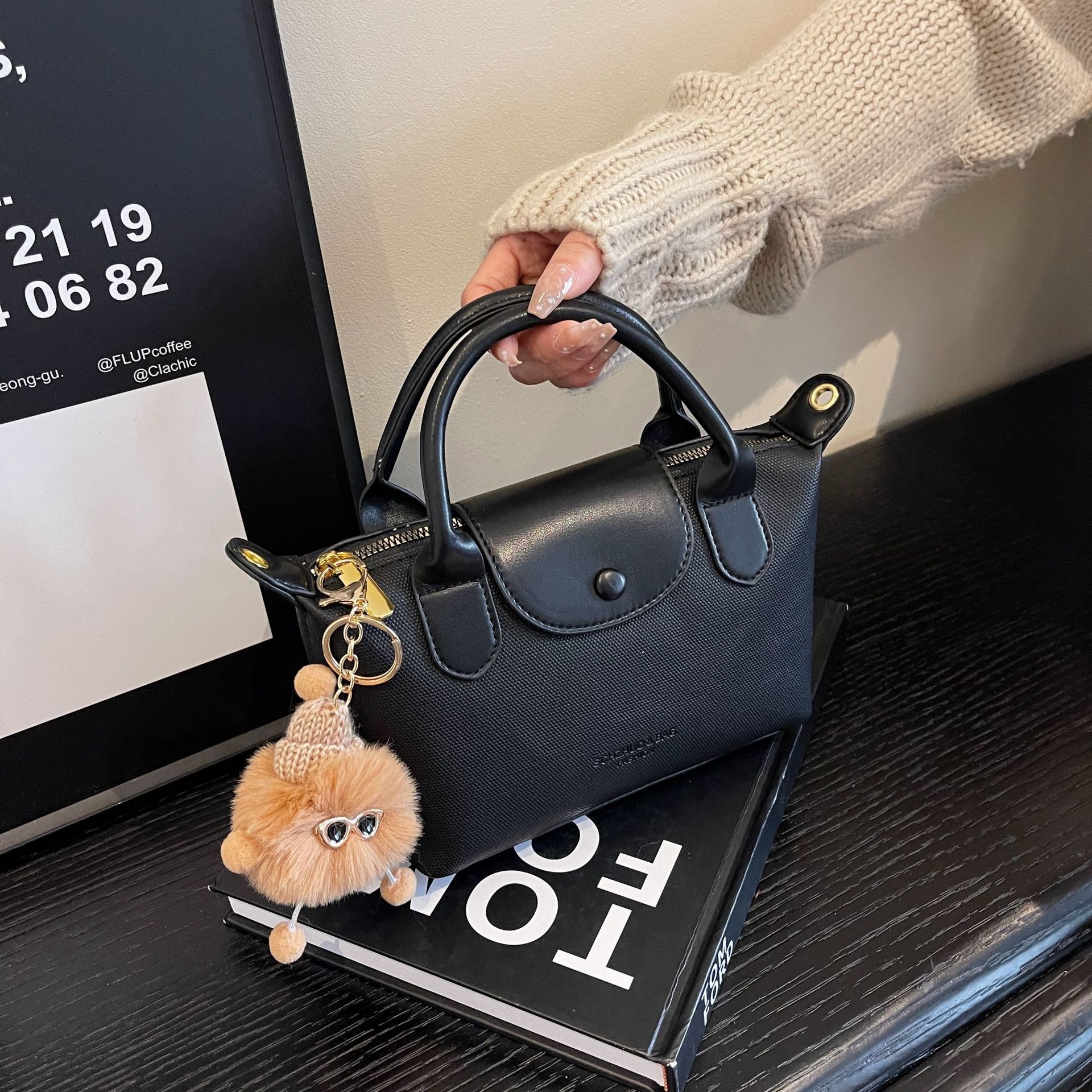 This year's popular minimalist dumpling 2024 new dragon bags Xiang high-end texture hand-held splicing single shoulder crossbody bag