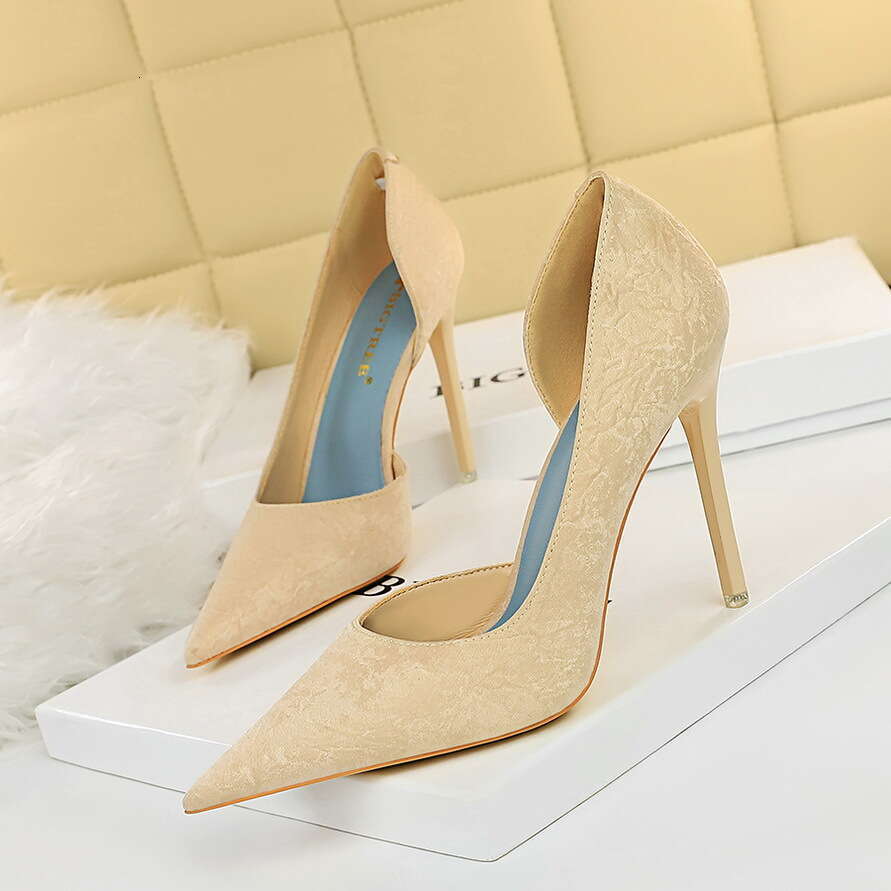 Fashionable and sexy slim fitting side hollow high heels, shallow mouth pointed super high heels, women's shoes, sandals
