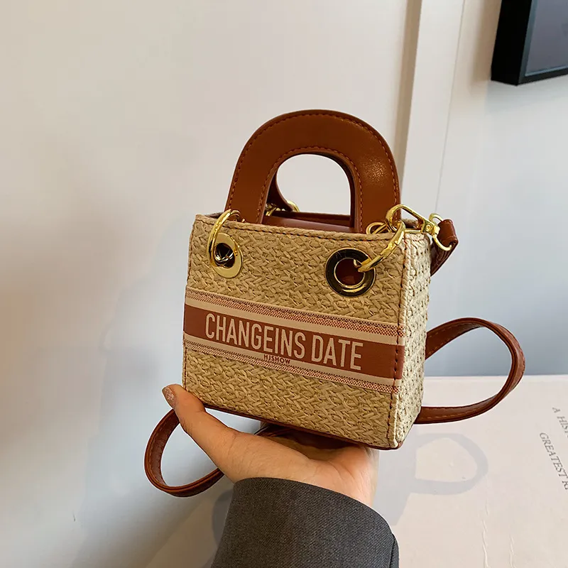 Tote Beach Shoulder Crossbody Designer 2025 Casual Satchel Fashion Woven Women's Handbag Small Square Bag Light se Free shipping