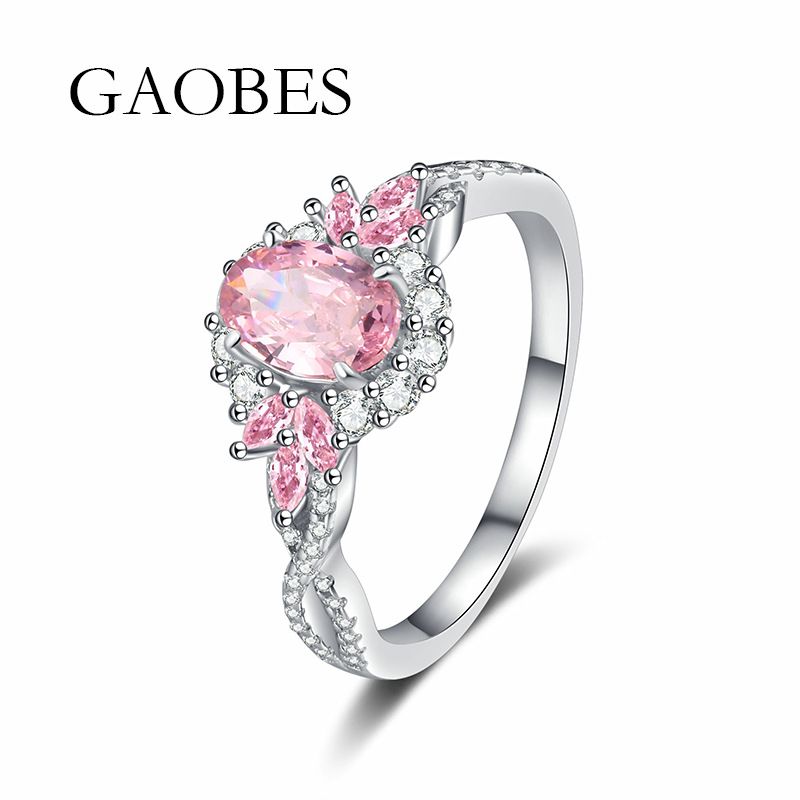 Opulent Fashion Statement Piece Intricate Filigree Pattern & Vivid Color of Top-Quality Artificial Gemstones Adorning a Versatile Solitaire Band
