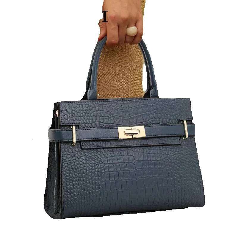 Designer Luxury Designer Luxury New Style Women's Mom-Style Handbag, Blue Color Gold Buckle Cowhide Leather Large Capacity Commuter Handbag For W