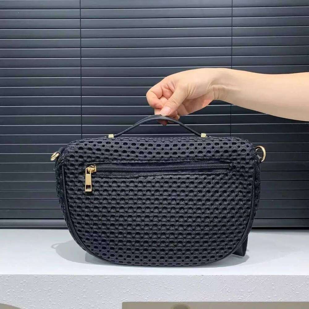 Women's Bags Designer Women's Fashion Sports Lightweight Chest Wide Shoulder Strap Semi-Circular Waterproof Crossbody Bag