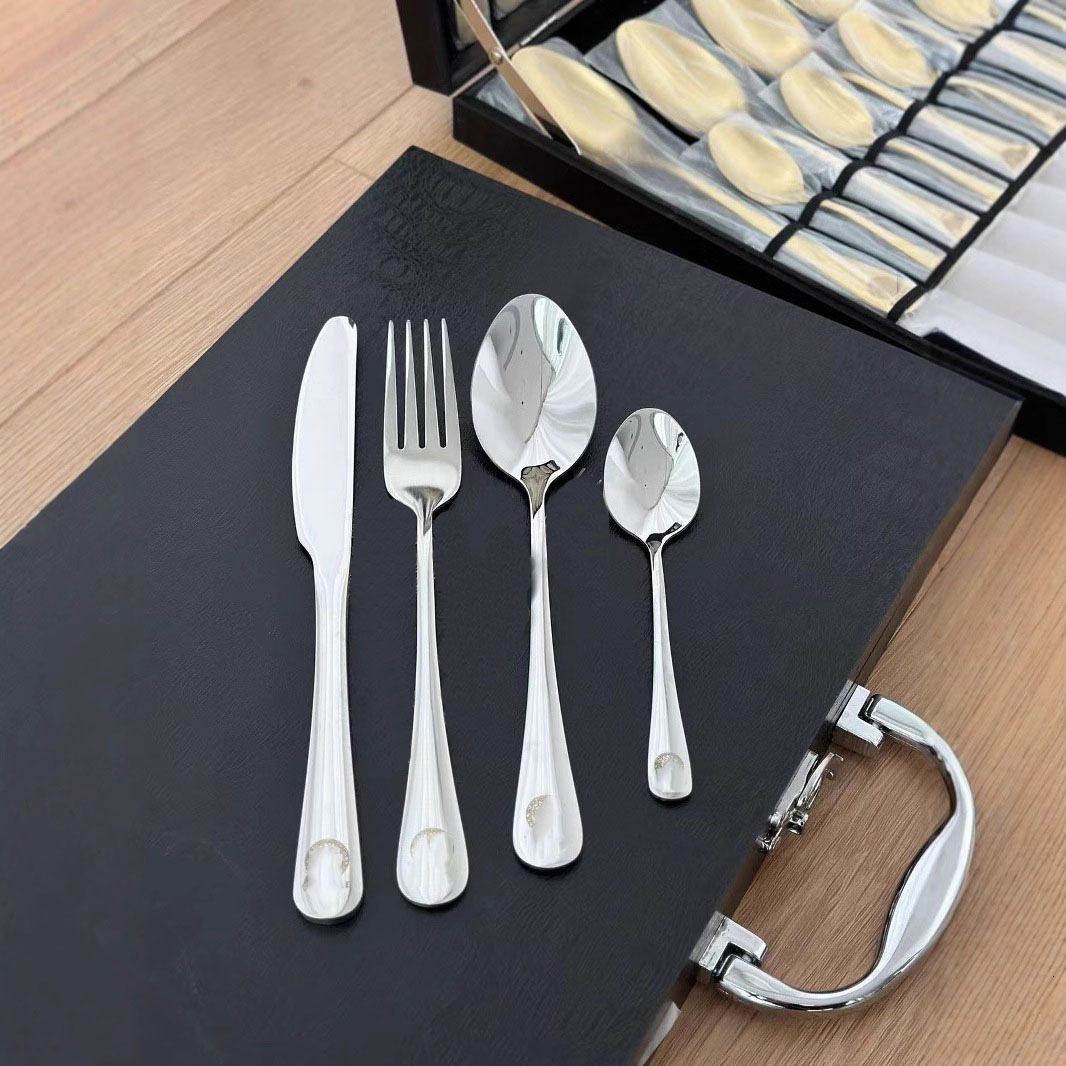 Stainless steel knife, fork and spoon 24-piece set of tableware, Western-style steak knife, fork and spoon, European-style tableware gift box set