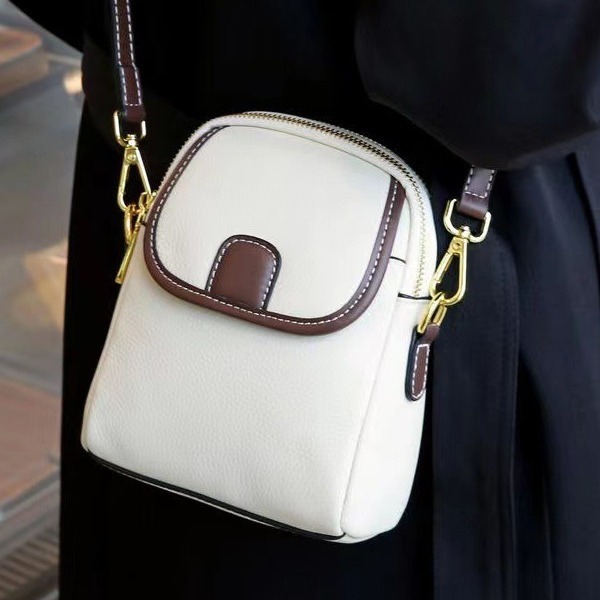 Top quality Brand High Quality New Style 2024 New One Shoulder Small Fashion Women's Mobile Soft Leather Versatile Tiktok Bag New Free Delivery D