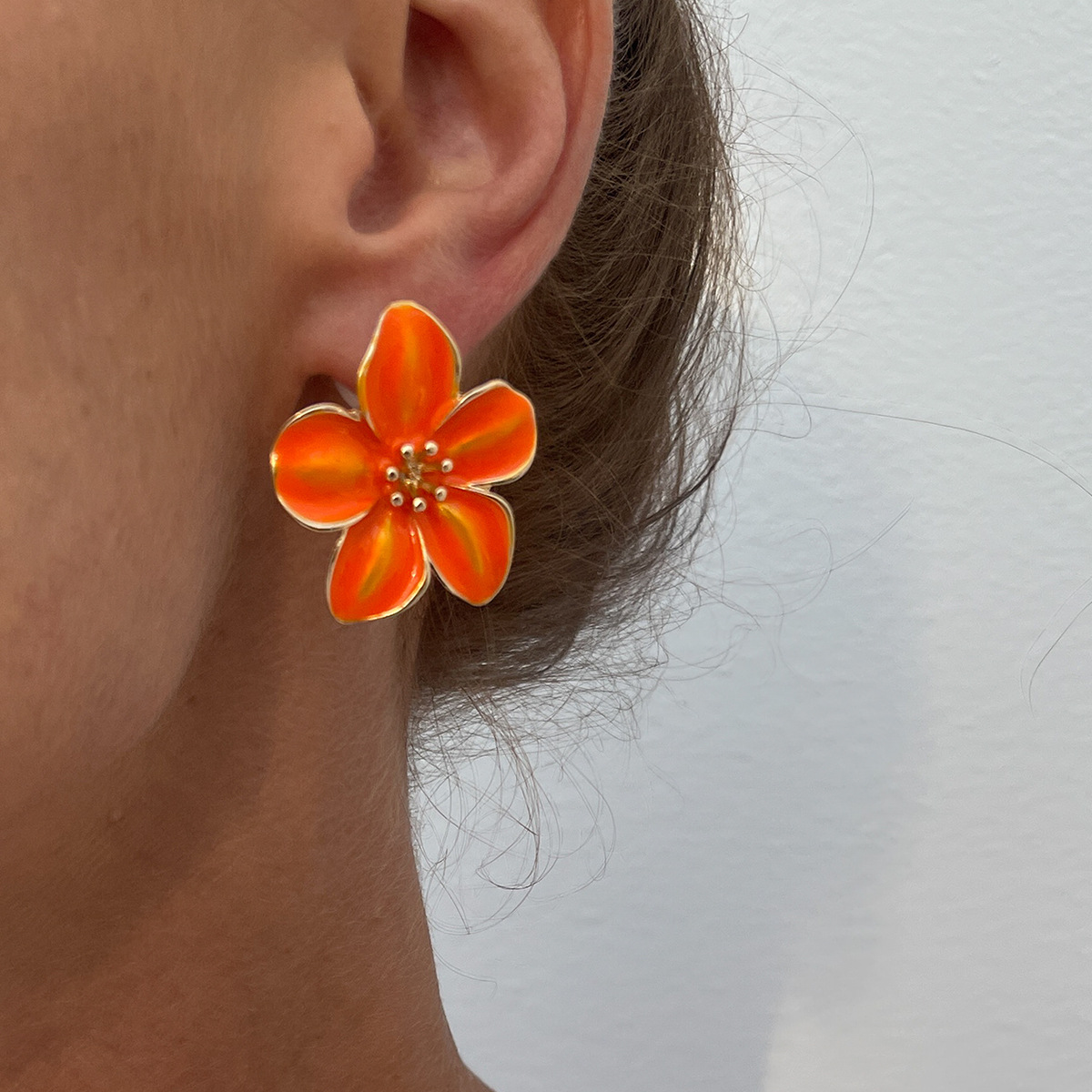 European and American Cross border Jewelry High end Fresh style Flower shaped Oil Dripping Earrings Elegant and Sweet Studs