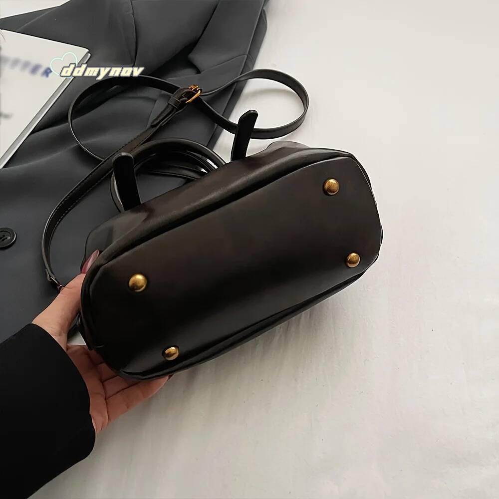 Retro Handbag for Women, New Trendy Bowling Simple Single Shoulder Crossbody Bag, Pillow Bag ddmynov