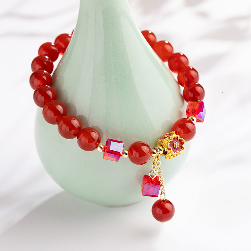 agate bracelet with good es, symbolizing bead pearls as New Year gifts and accessories for girls