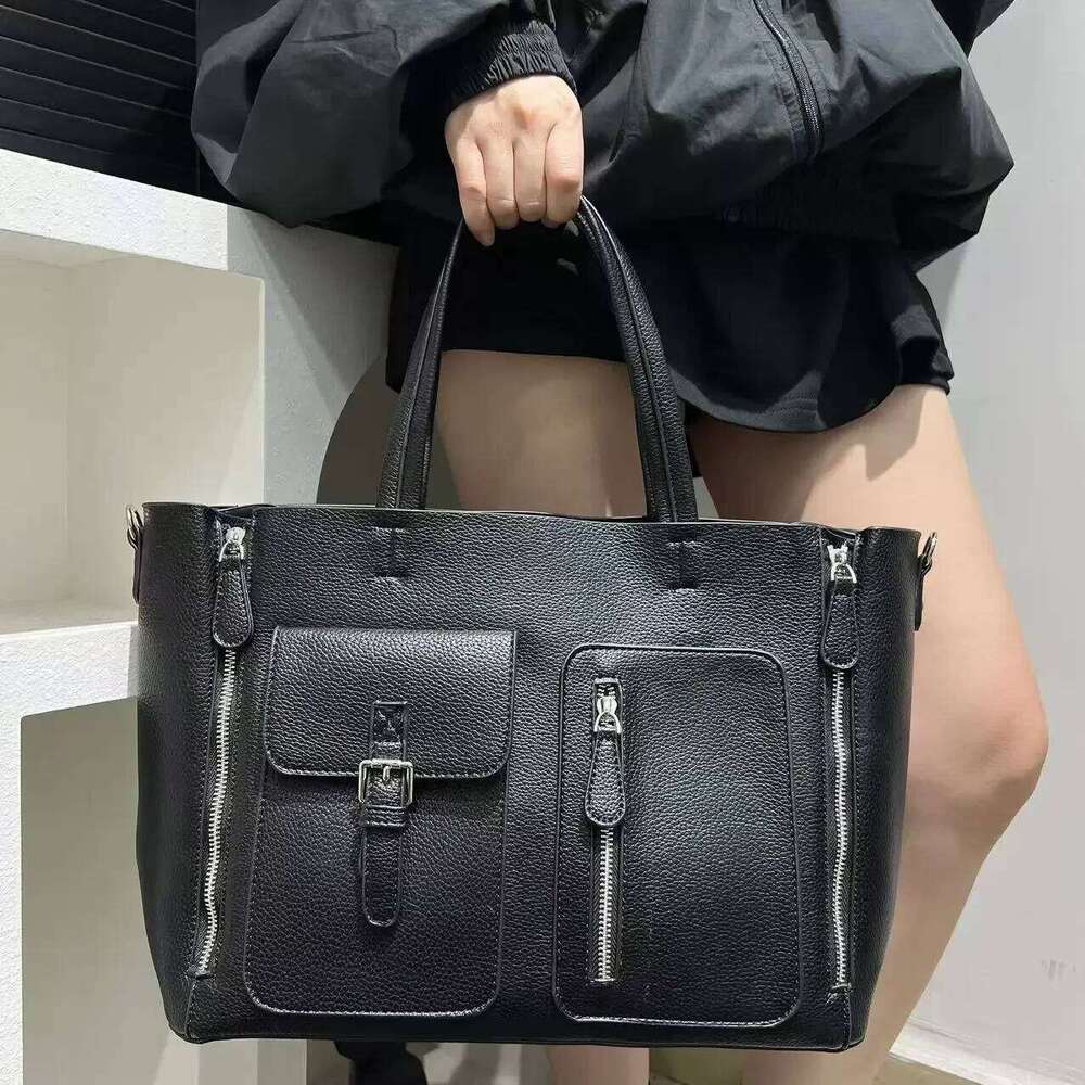 Women's Bags Designer Ladies' Fashionable Personalized Oversized Multi Pocket With Large Capacity, Retro And Simple Shoulder Bag