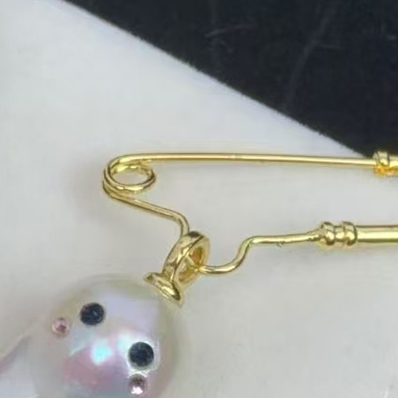 Elegant Ladies Pearl Brooch - Dainty Jewelry Accessory