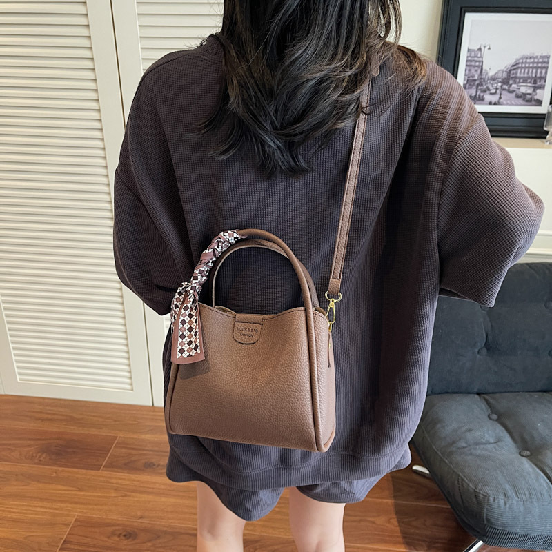 2025 Spring/Summer New Fashion Versatile High-Quality for Women Commuting Handbag Stylish Korean Version Shoulder Crossbody Bag