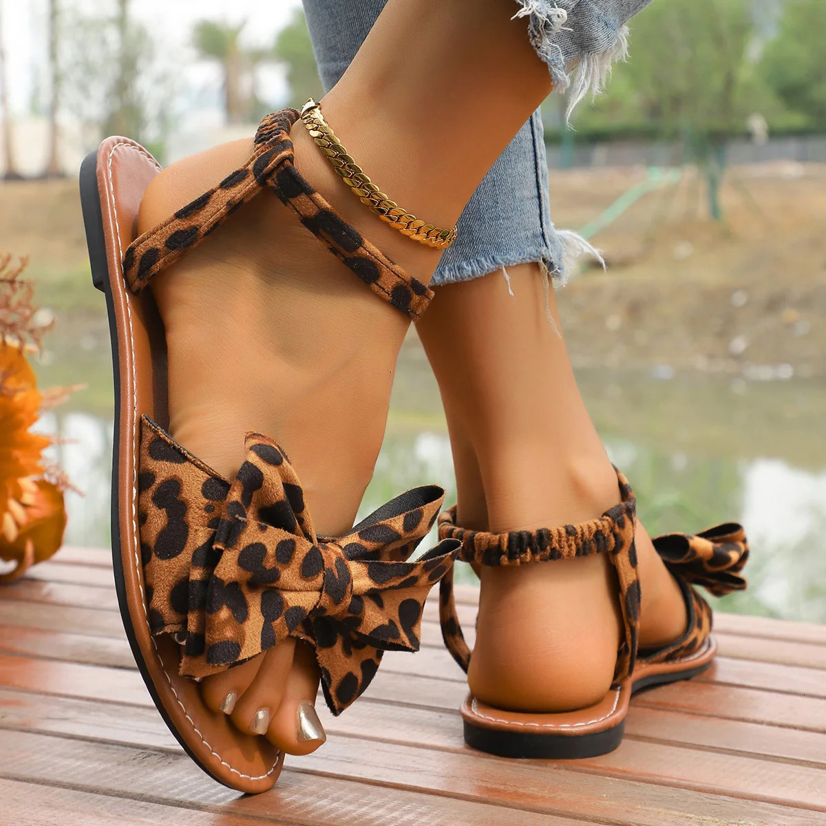 Large Bowknot Decor Suede Leopard Print Sandals Summer Flat Heel Casual Rome Shoes Fashion Soft Sole Nonslip Beach Sandals 250526
