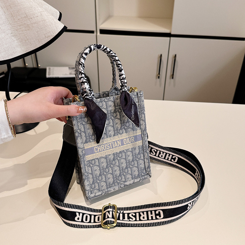 Free shipping designer Women's musical score small bag, single-shoulder crossbody hand-held women's bag, lettered embroidered small tote bag