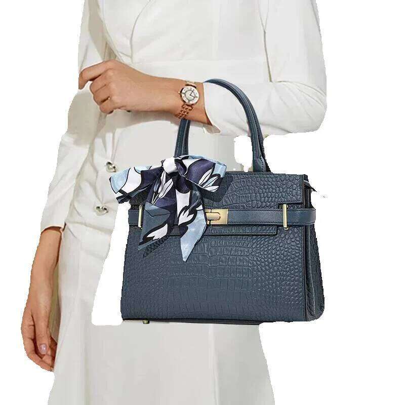 Designer Luxury Designer Luxury New Style Women's Mom-Style Handbag, Blue Color Gold Buckle Cowhide Leather Large Capacity Commuter Handbag For W