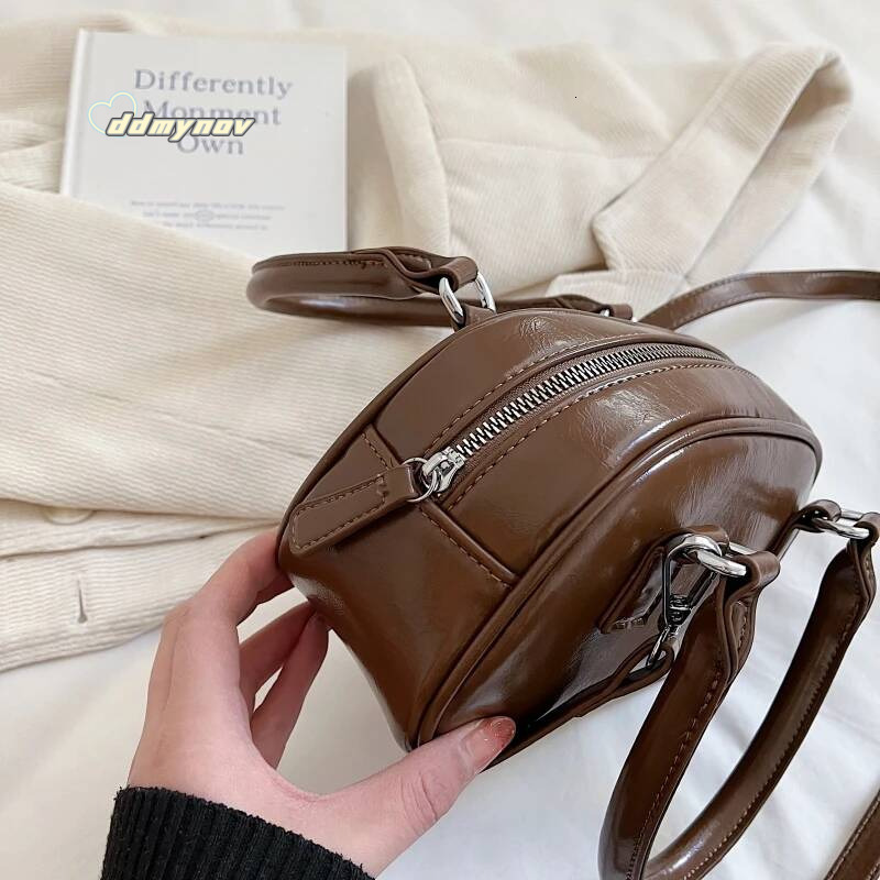 Red Color Top-handle Bags For Women Vintage Small Pillow Shoulder Cross Body Bag 2024 Designer Purses And Handbags ddmynov