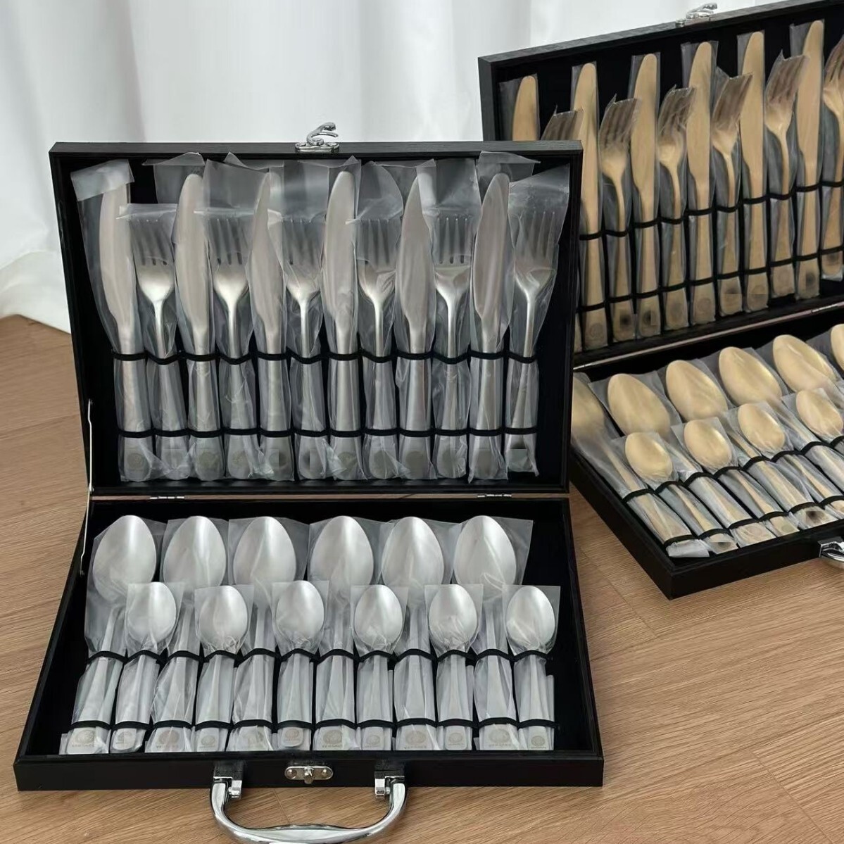Stainless steel knife, fork and spoon 24-piece set of tableware, Western-style steak knife, fork and spoon, European-style tableware gift box set