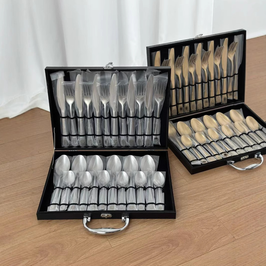 Stainless steel knife, fork and spoon 24-piece set of tableware, Western-style steak knife, fork and spoon, European-style tableware gift box set