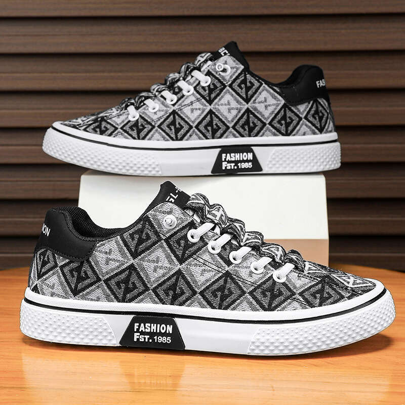 Summer 2025 New Trendy Versatile Breathable Casual Canvas Shoes Men's Round Head Low Top Flat Bottom Men's Board Shoes Designer Shoes Free S