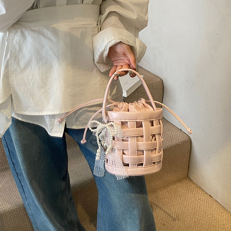 2025 Spring Summer New Niche Design Women Woven Pleated Bucket Fashion Creative Shoulder Crossbody Bag